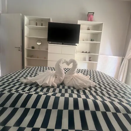 Athenian Escape - Located Near The Heart Of *