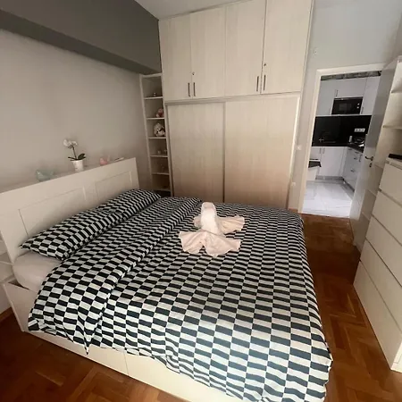 Athenian Escape - Located Near The Heart Of * Athens