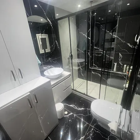 Athenian Escape - Located Near The Heart Of Apartment