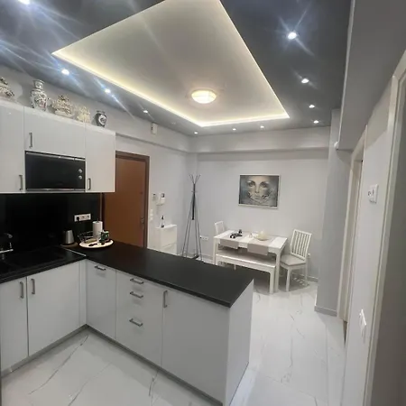 Athenian Escape - Located Near The Heart Of Athens